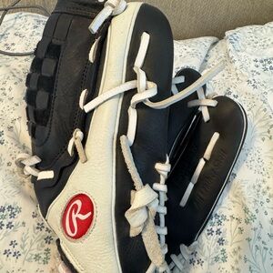Rawlings Black and White fast pitch  softball mitt.